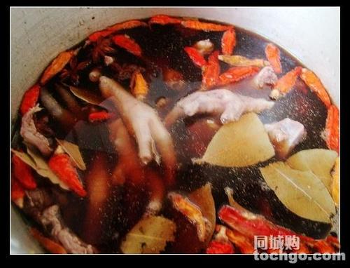 家常卤锅的做法(鸭架,鸡爪,卤蛋)